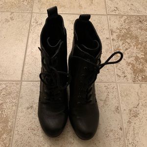 Nine West Black boots size 7